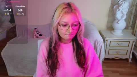 Hot Candy online show from December 1, 11:59 am