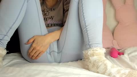 Snapshot of sweety_cum chatting on December 20, 7:39 pm Mia online show from December 20, 7:39 pm