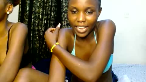 Snapshot of sweety_spixxy chatting on May 30, 11:02 pm Dolly online show from May 30, 11:02 pm