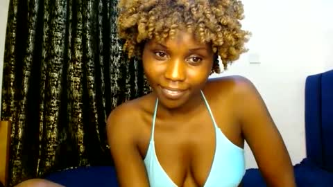 Snapshot of sweety_spixxy chatting on June 3, 6:24 pm Dolly online show from June 3, 6:24 pm