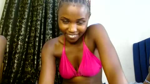 Snapshot of sweety_spixxy chatting on June 12, 12:26 pm Dolly online show from June 12, 12:26 pm