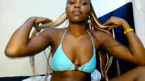Snapshot of sweety_spixxy chatting on June 14, 5:37 pm Dolly online show from June 14, 5:37 pm