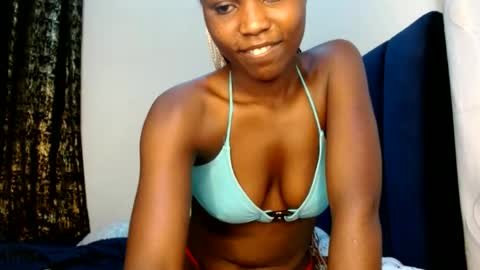 Snapshot of sweety_spixxy chatting on June 15, 6:37 am Dolly online show from June 15, 6:37 am