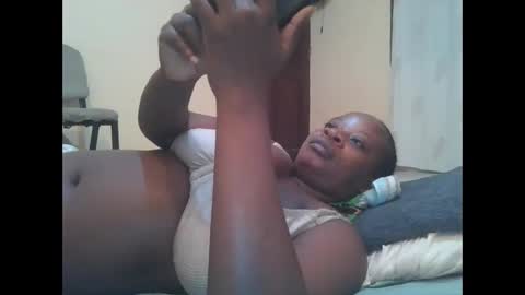 Snapshot of sweetyass25 chatting on June 6, 7:07 pm sweetyass25 online show from June 6, 7:07 pm