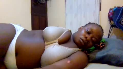 sweetyass25 online show from July 2, 6:25 pm