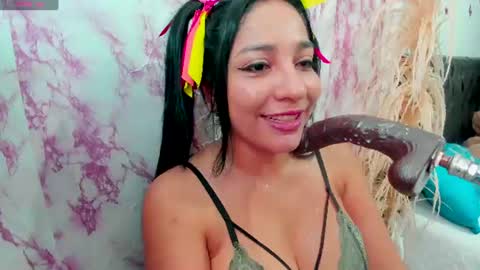 Snapshot of sweetyblowjob19 chatting on July 18, 10:52 am Lina online show from July 18, 10:52 am