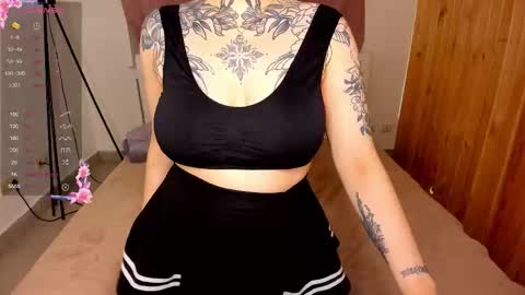 Snapshot of sweetyladiy chatting on October 2, 3:46 am Aiza online show from October 2, 3:46 am