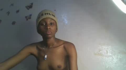 sweetypussy01 online show from October 11, 6:39 pm