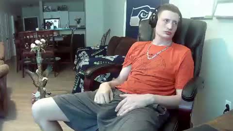 Snapshot of swelteringk chatting on July 19, 10:35 pm Kile online show from July 19, 10:35 pm