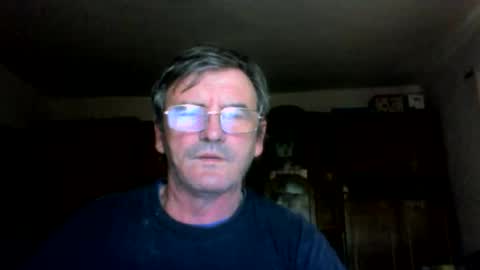 Snapshot of swergiu333 chatting on May 6, 4:41 am Raymond online show from May 6, 4:41 am