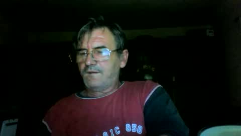 Snapshot of swergiu333 chatting on June 8, 4:13 am Raymond online show from June 8, 4:13 am