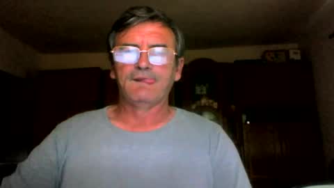 Snapshot of swergiu333 chatting on June 12, 6:34 am Raymond online show from June 12, 6:34 am