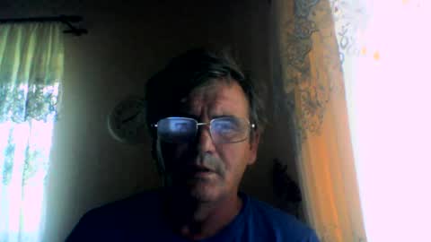 Snapshot of swergiu333 chatting on June 15, 5:09 am Raymond online show from June 15, 5:09 am