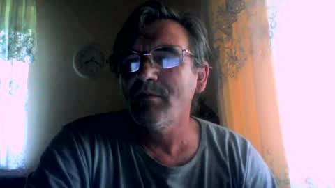 Snapshot of swergiu333 chatting on June 18, 5:19 am Raymond online show from June 18, 5:19 am