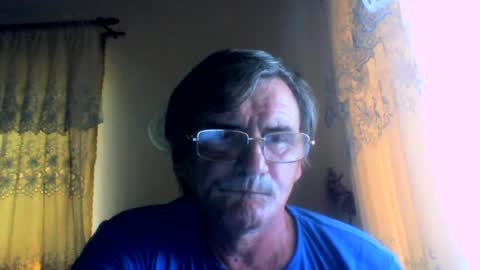 Snapshot of swergiu333 chatting on June 21, 12:08 pm Raymond online show from June 21, 12:08 pm