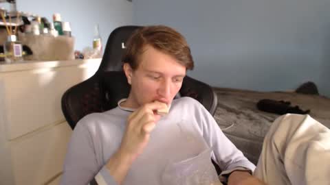 Snapshot of swetieecharmm chatting on February 28, 9:54 am Cat online show from February 28, 9:54 am