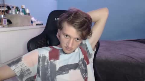 Snapshot of swetieecharmm chatting on March 1, 7:16 pm Cat online show from March 1, 7:16 pm