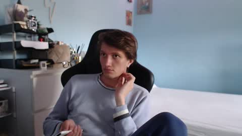 Snapshot of swetieecum chatting on April 15, 2:35 pm Cat online show from April 15, 2:35 pm