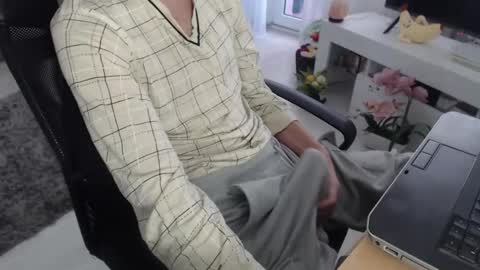 SwetLittleBoy4u online show from November 24, 8:47 am