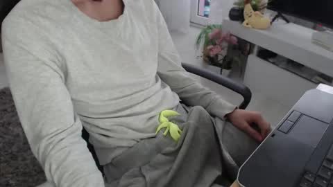 SwetLittleBoy4u online show from January 12, 10:42 am