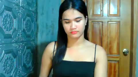 Snapshot of swettie_rhea chatting on June 18, 9:14 am Rhea online show from June 18, 9:14 am