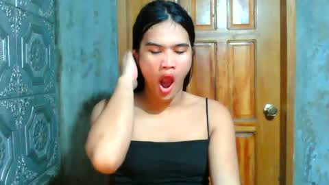 Snapshot of swettie_rhea chatting on June 19, 7:01 am Rhea online show from June 19, 7:01 am