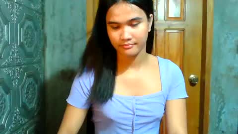 Snapshot of swettie_rhea chatting on June 20, 7:22 am Rhea online show from June 20, 7:22 am