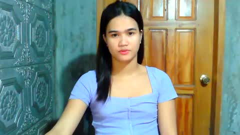 Snapshot of swettie_rhea chatting on June 21, 6:27 am Rhea online show from June 21, 6:27 am