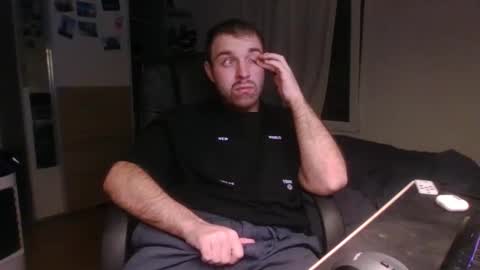 Snapshot of swislut chatting on May 27, 7:33 pm swislut online show from May 27, 7:33 pm