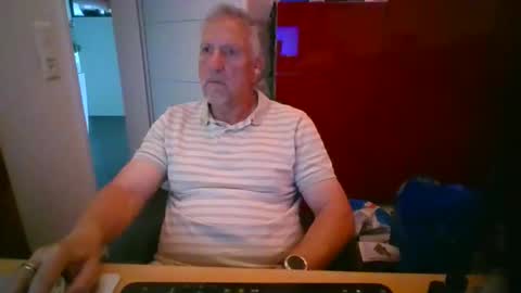 Snapshot of swiss_german_01 chatting on October 16, 6:58 am swiss_german_01 online show from October 16, 6:58 am