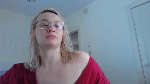 Snapshot of switchykitty chatting on February 11, 8:36 pm ashley blayde online show from February 11, 8:36 pm