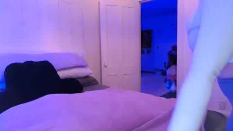 Snapshot of switchykitty chatting on February 19, 10:50 pm ashley blayde online show from February 19, 10:50 pm