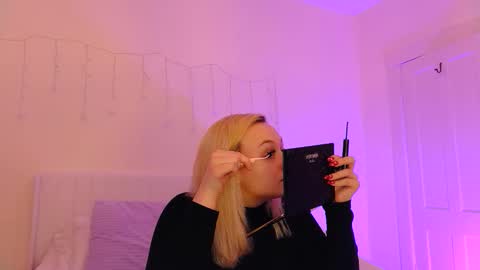 Snapshot of switchykitty chatting on March 2, 11:55 pm ashley blayde online show from March 2, 11:55 pm