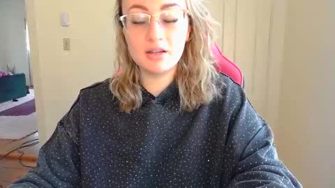 Snapshot of switchykitty chatting on April 2, 6:49 pm ashley blayde online show from April 2, 6:49 pm