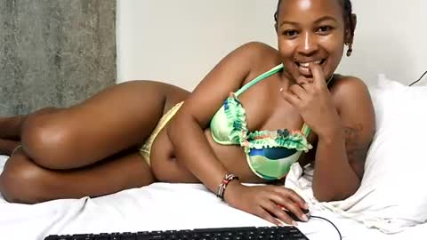 Snapshot of swt_bby chatting on July 1, 12:51 pm swt_bby online show from July 1, 12:51 pm