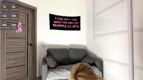 Mona online show from February 26, 5:12 pm