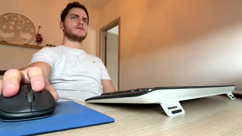 syl092 online show from January 13, 9:58 am