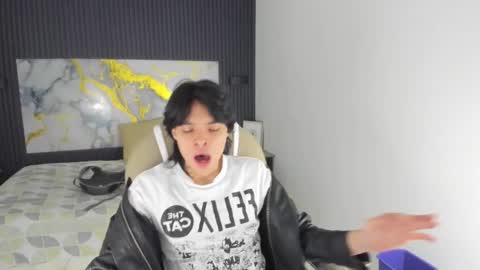 sylasfrost online show from December 4, 7:33 pm