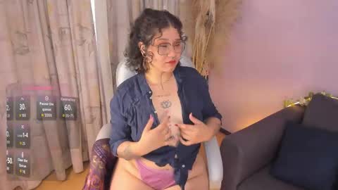Snapshot of sylvara_bx chatting on May 7, 11:37 am online show from May 7, 11:37 am