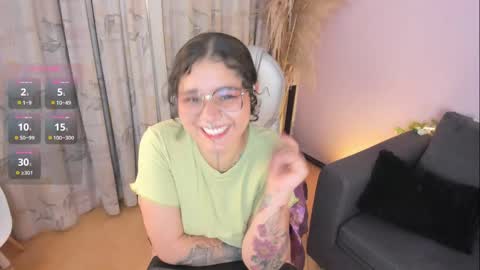 Snapshot of sylvara_bx chatting on May 8, 11:48 am online show from May 8, 11:48 am