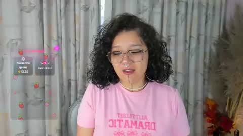 Snapshot of sylvara_bx chatting on June 29, 12:05 pm online show from June 29, 12:05 pm