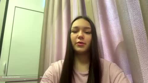 Snapshot of sylviadyar chatting on June 10, 10:47 am Sylvia online show from June 10, 10:47 am