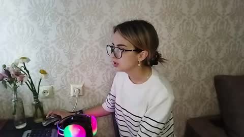 Snapshot of sylviaoris chatting on May 29, 3:54 pm Emily online show from May 29, 3:54 pm