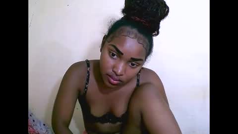 Snapshot of sylviasexy27 chatting on December 16, 11:55 am sylviasexy27 online show from December 16, 11:55 am