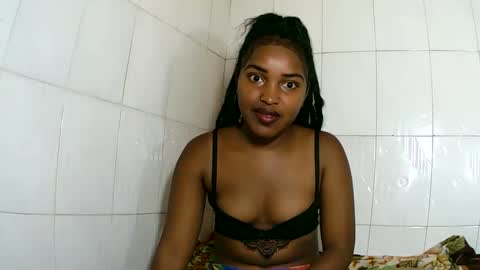 Snapshot of sylviasexy27 chatting on February 21, 1:22 am sylviasexy27 online show from February 21, 1:22 am