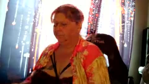 Snapshot of sylviastar47 chatting on July 4, 8:20 am Sylviastar47 online show from July 4, 8:20 am