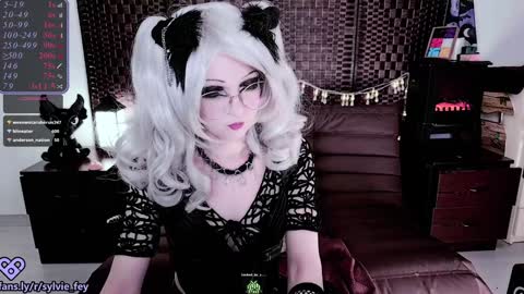 Snapshot of sylvie_fey chatting on January 11, 3:13 am Sylvie online show from January 11, 3:13 am