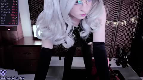 Snapshot of sylvie_fey chatting on January 13, 12:19 am Sylvie online show from January 13, 12:19 am
