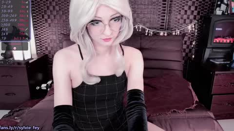 Snapshot of sylvie_fey chatting on January 19, 12:38 am Sylvie online show from January 19, 12:38 am