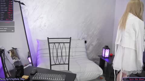 Snapshot of sylvie_fey chatting on October 18, 11:38 pm Sylvie online show from October 18, 11:38 pm